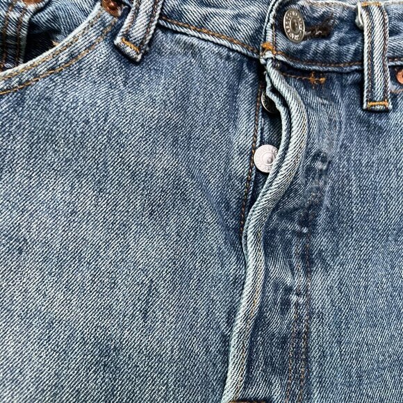 Levi's Jeans Men's Size 33x30 Medium Wash Blue 501 Button Fly Factory Distressed - Picture 6 of 8